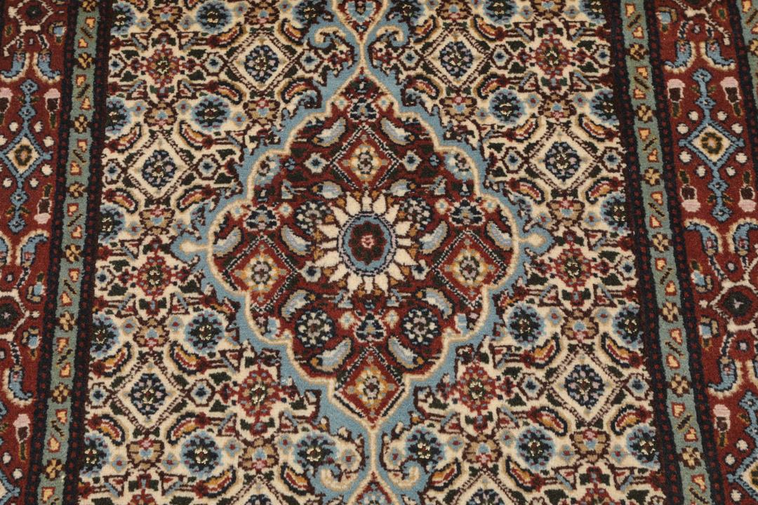 Handgeknoopte Moud loper met ingewikkelde bloemmotieven in multicolor