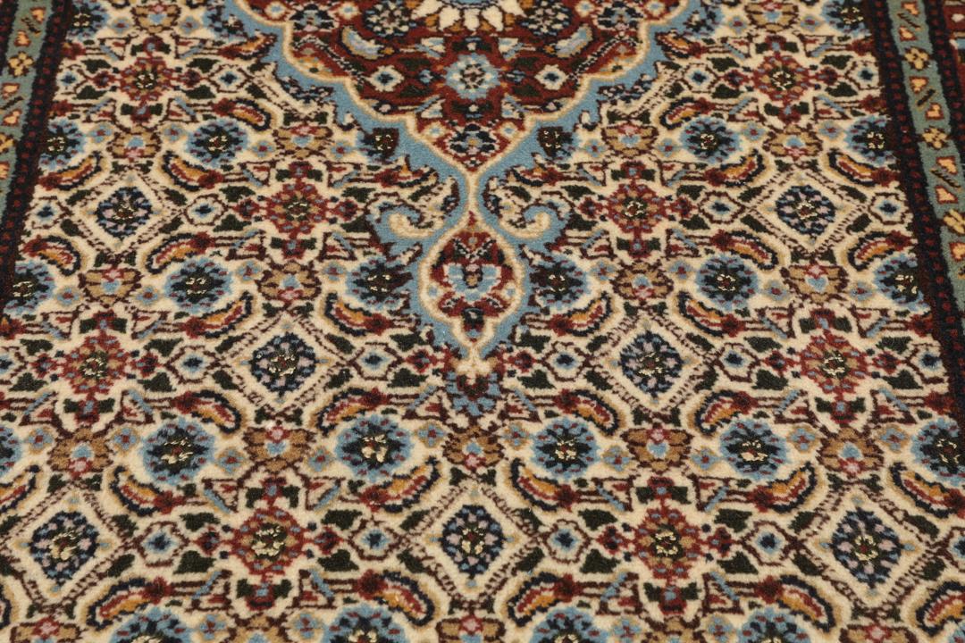 Handgeknoopte Moud loper met ingewikkelde bloemmotieven in multicolor