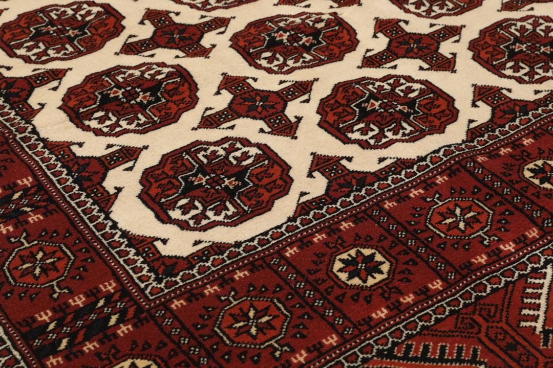 Håndknyttet Turkaman løber i mørkerød med traditionelle geometriske mønstre