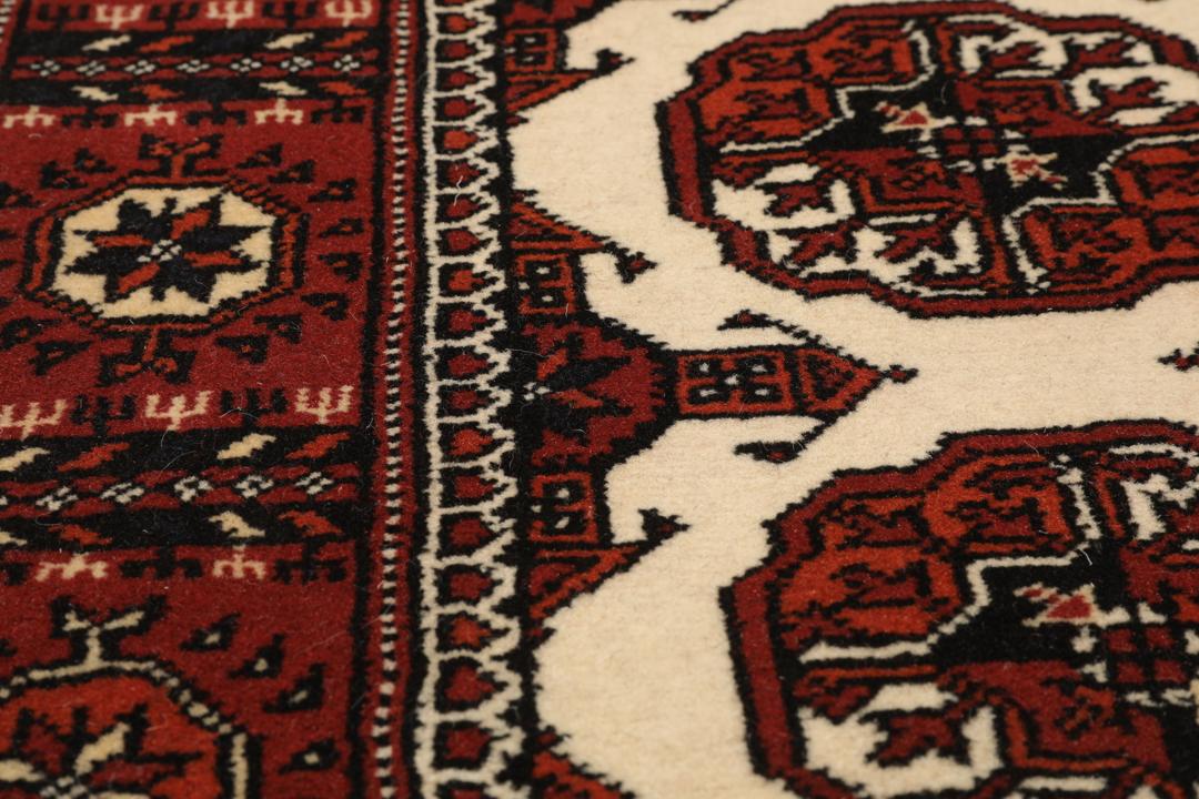 Håndknyttet Turkaman løber i mørkerød med traditionelle geometriske mønstre