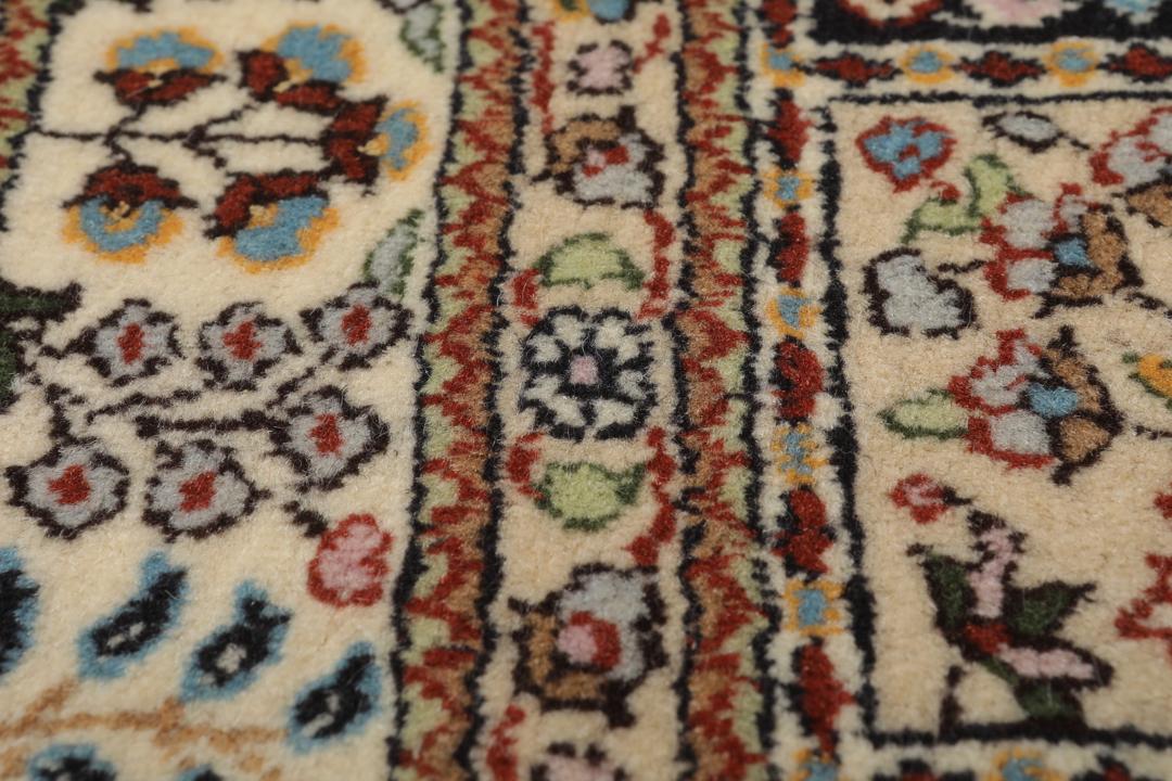 Håndknyttet Moud-tæppe fra Mellemøsten i beige, rødt og blåt blomstret gittermønster
