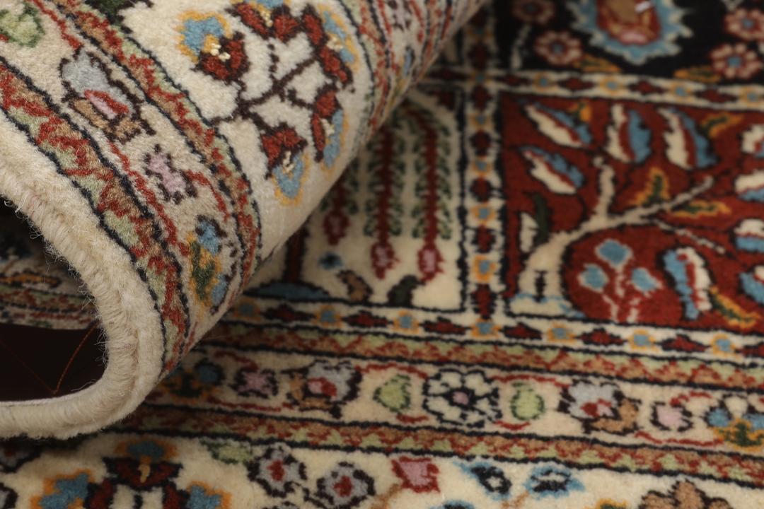 Håndknyttet Moud-tæppe fra Mellemøsten i beige, rødt og blåt blomstret gittermønster