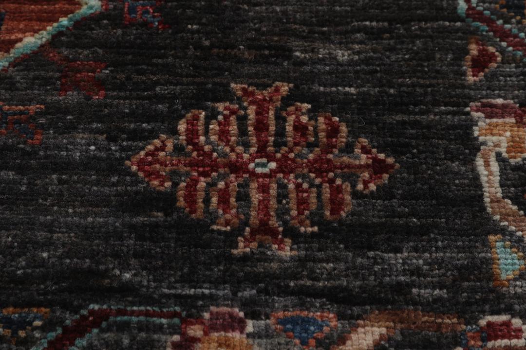Handgeknoopte Afghaanse loper met geometrische motieven in donkergrijze tinten