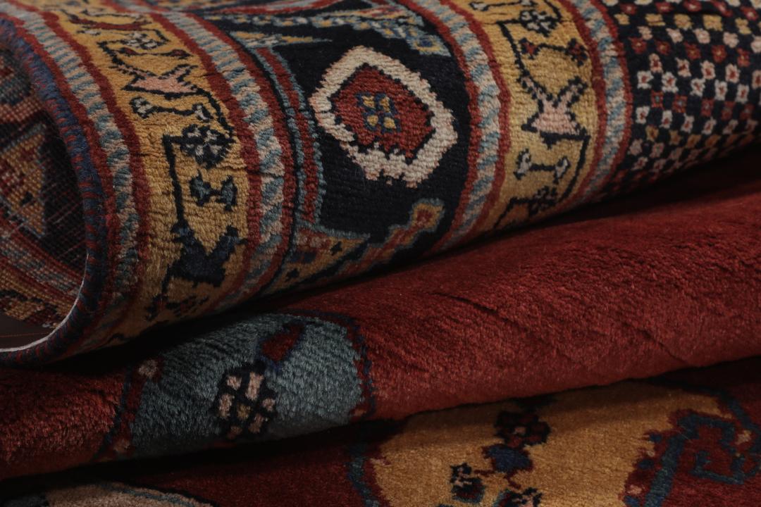 Handgeknoopt Gabbeh Kashkooli tapijt uit het Midden-Oosten in levendig rood met siermotieven