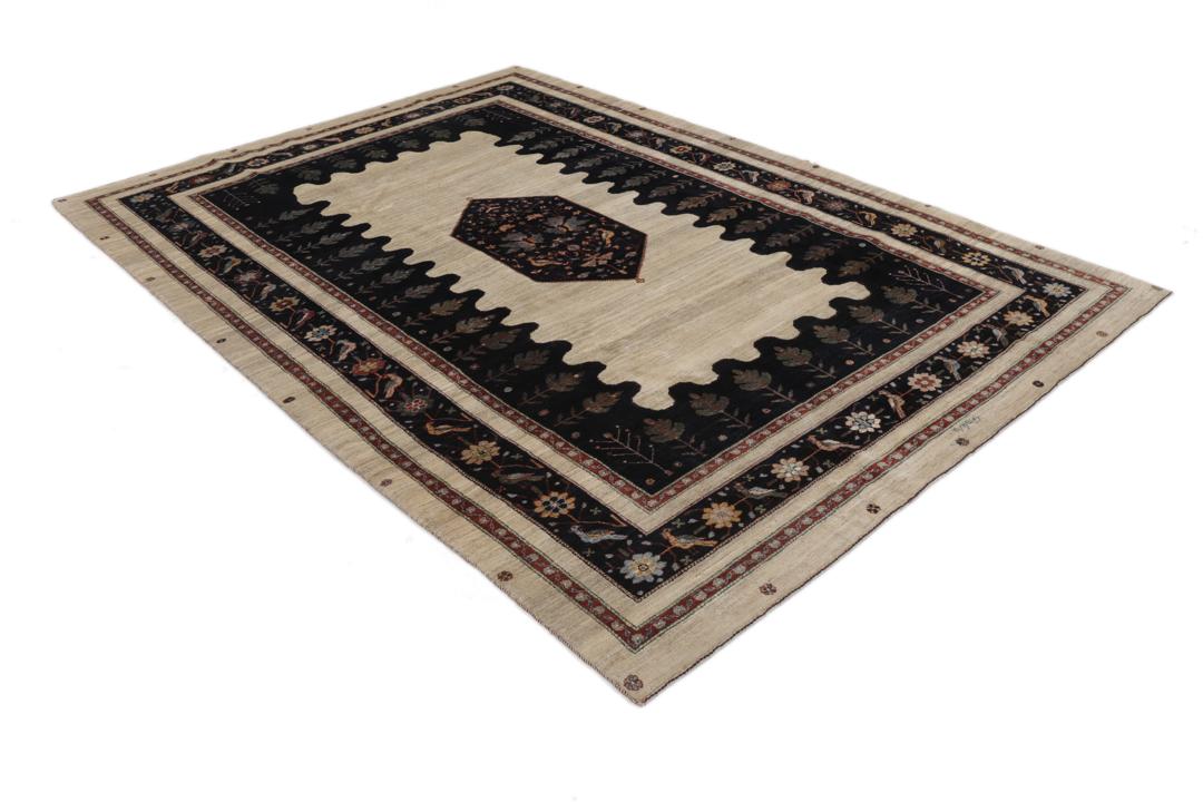 Handgeknoopt Gabbeh Kashkooli wollen vloerkleed met een zwart en beige bloemmotief uit het Midden-Oosten