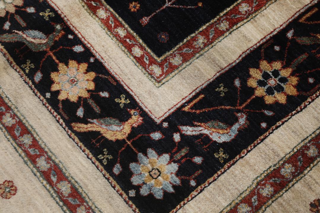 Handgeknoopt Gabbeh Kashkooli wollen vloerkleed met een zwart en beige bloemmotief uit het Midden-Oosten