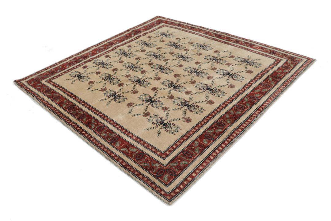Håndknyttet kvadratisk Gabbeh Kashkooli-tæppe med en beige flade og blomstermotiver fra Mellemøsten