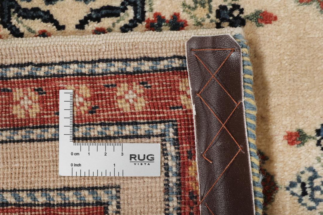 Håndknyttet kvadratisk Gabbeh Kashkooli-tæppe med en beige flade og blomstermotiver fra Mellemøsten