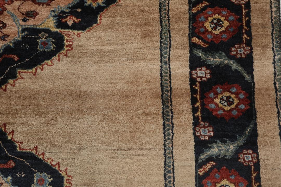 Met de hand geknoopt Gabbeh Kashkooli tapijt met medaillonpatronen in beige en donkerblauw