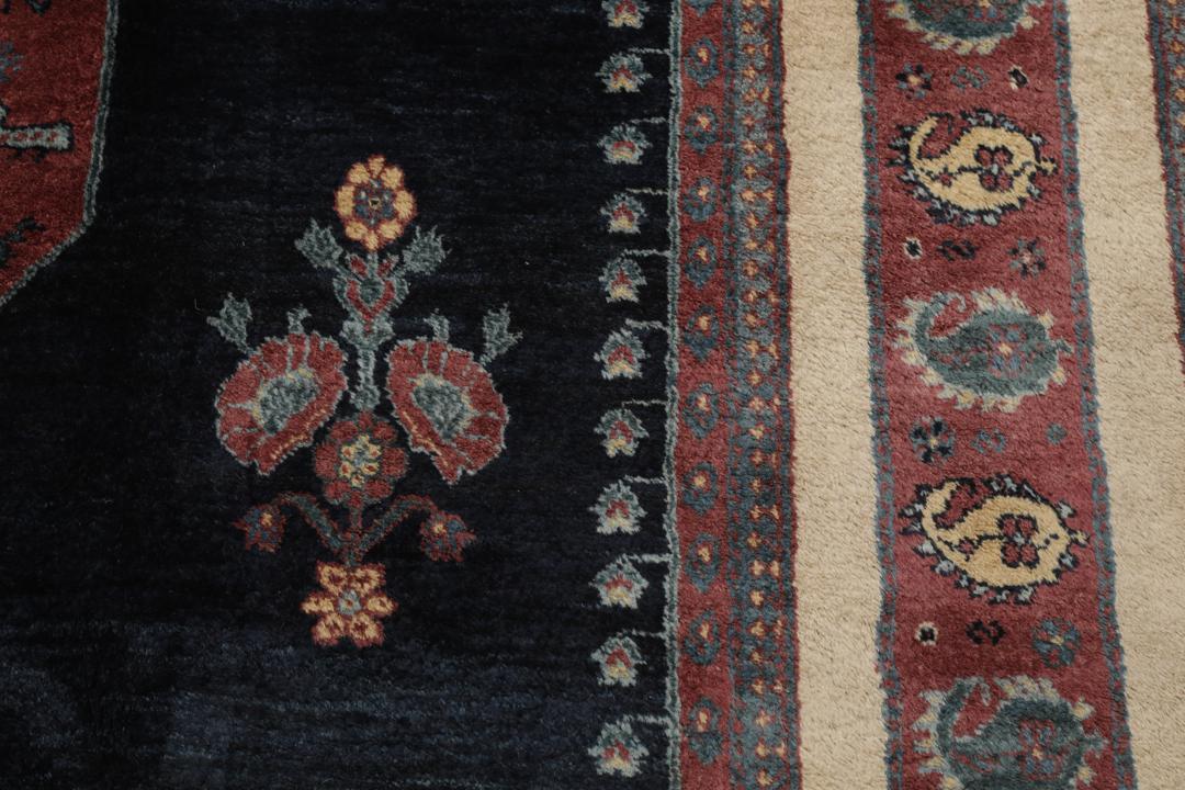 Handgeknoopt Gabbeh Kashkooli vloerkleed uit het Midden-Oosten in zwart en rood