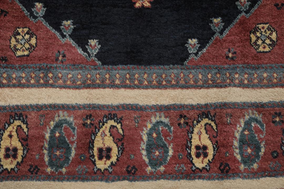 Handgeknoopt Gabbeh Kashkooli vloerkleed uit het Midden-Oosten in zwart en rood