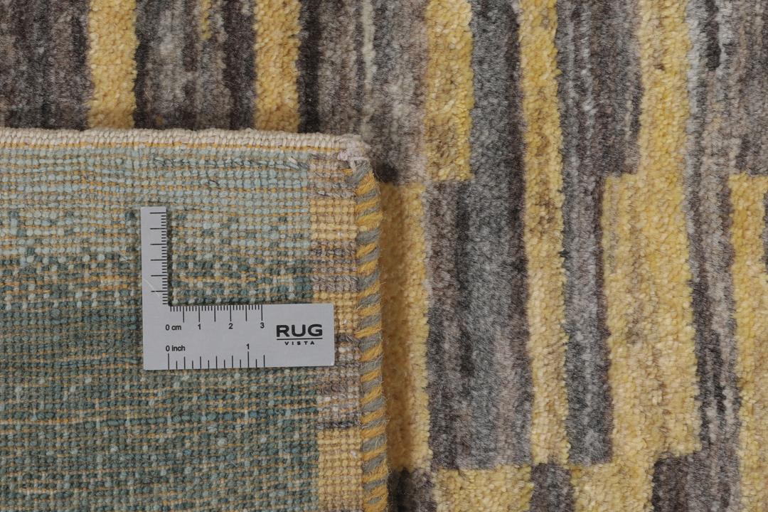 En unik håndknyttet Gabbeh Fine løber fra Mellemøsten med et flerfarvet geometrisk og kunstnerisk design.