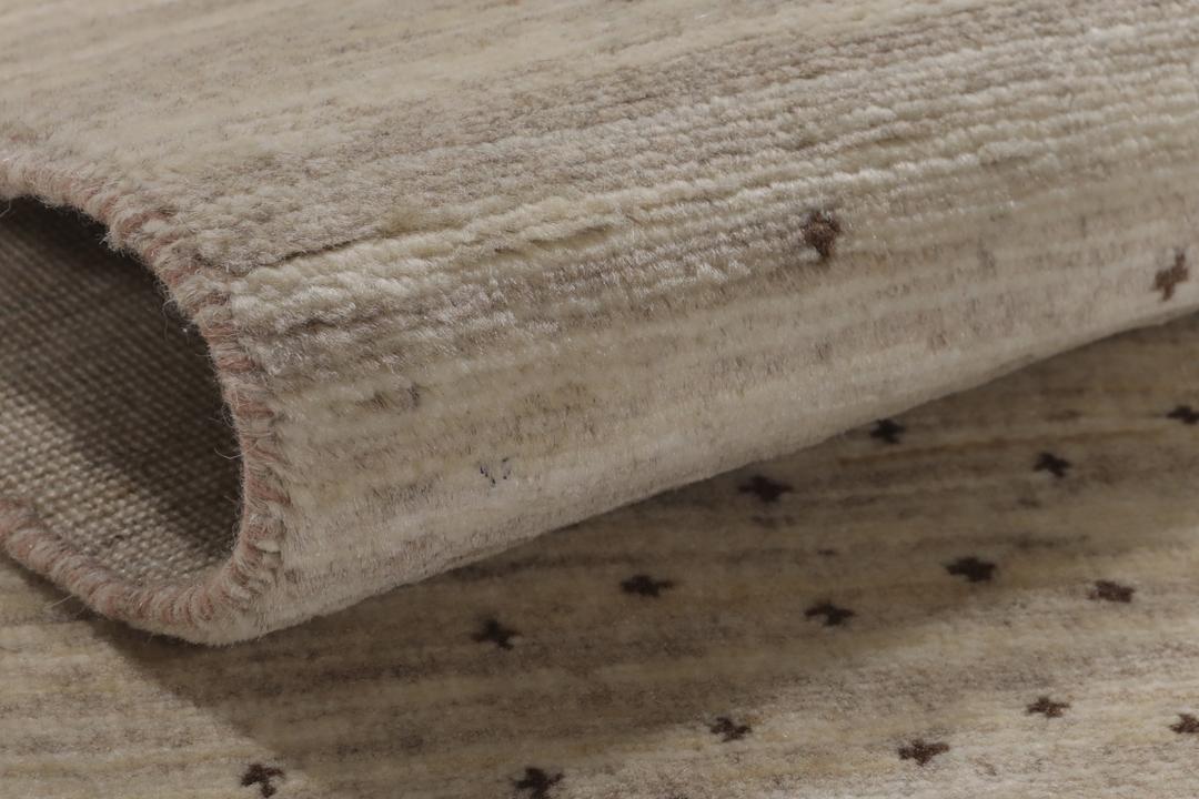 Håndknyttet Gabbeh Fine løber i beige uld med minimalistiske prikmønstre