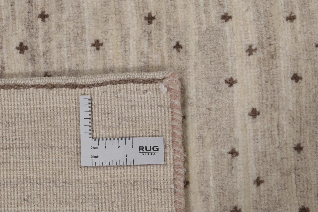 Håndknyttet Gabbeh Fine løber i beige uld med minimalistiske prikmønstre