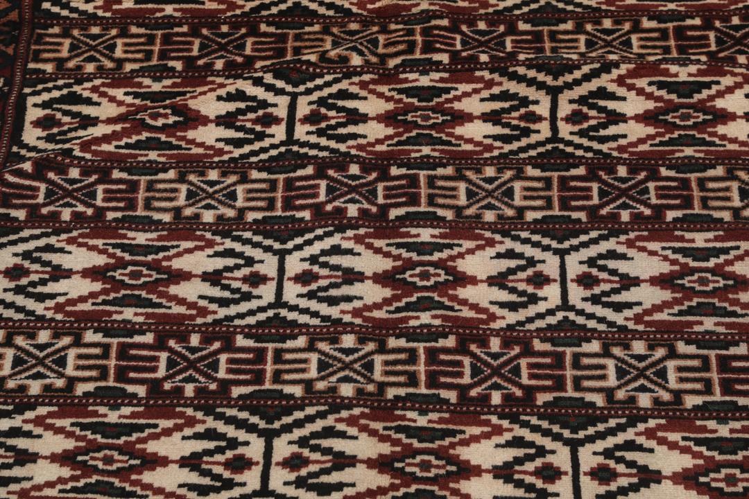 Handgeknoopt Turkaman-tapijt uit het Midden-Oosten in donkerrood en beige