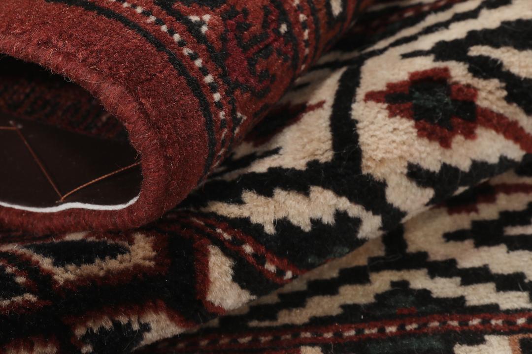 Handgeknoopt Turkaman-tapijt uit het Midden-Oosten in donkerrood en beige