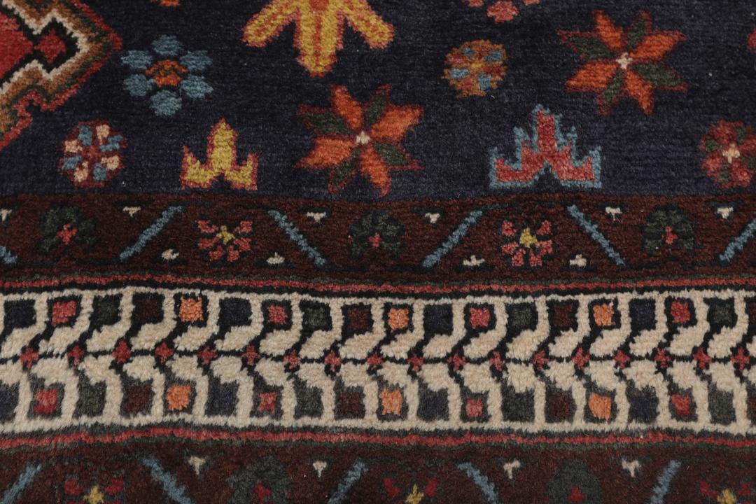 Handgeknoopt Afshar-tapijt uit het Midden-Oosten met een rood en blauw geometrisch medaillonpatroon