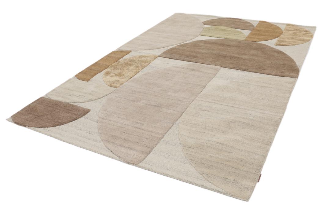 Een modern wollen tapijt in bruin en beige met een geometrisch cirkelpatroon.