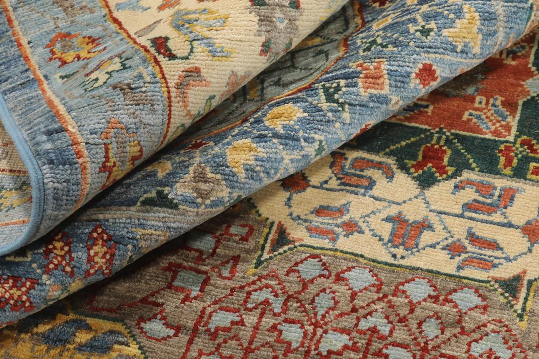 Handgeknoopt Afghaans Mamluk-tapijt in blauw met sierlijke geometrische medaillonpatronen.