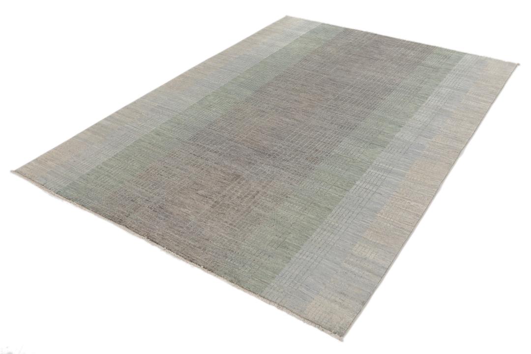 Handgeknoopt Afghaans tapijt in grijze en groene tinten met een subtiel lineair patroon