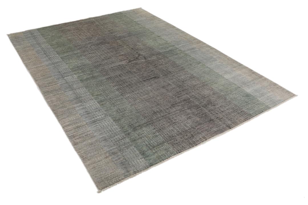Handgeknoopt Afghaans tapijt in grijze en groene tinten met een subtiel lineair patroon