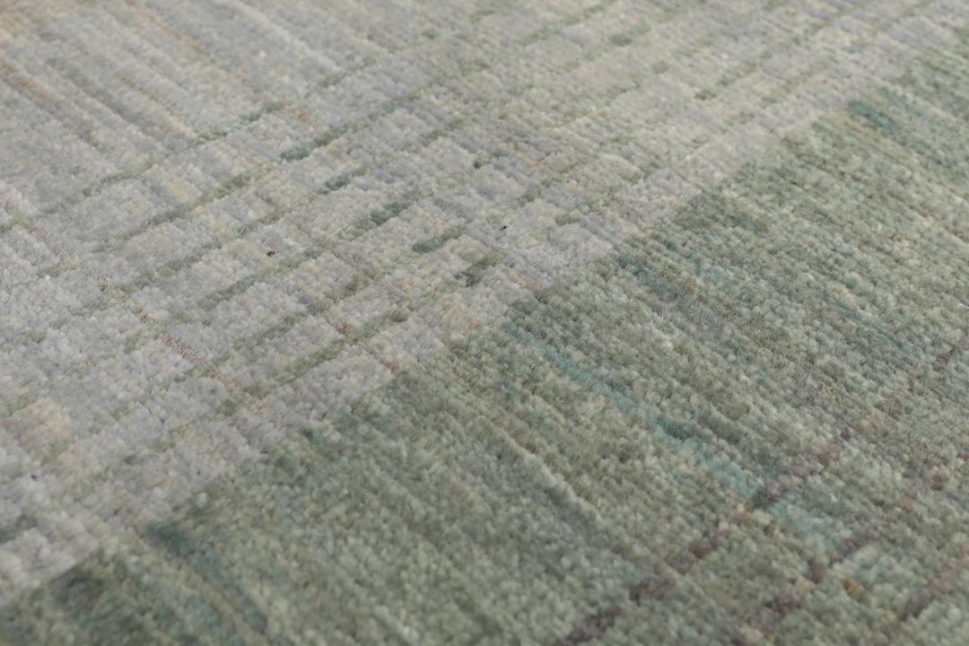 Handgeknoopt Afghaans tapijt in grijze en groene tinten met een subtiel lineair patroon