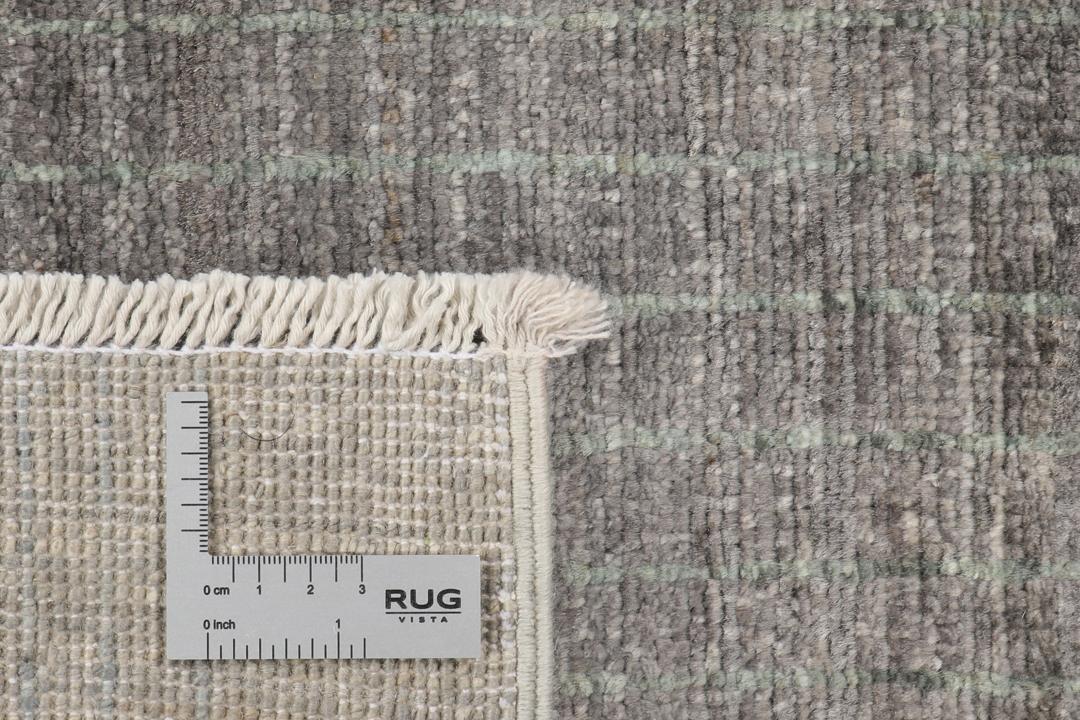 Handgeknoopt Afghaans tapijt in grijze en groene tinten met een subtiel lineair patroon