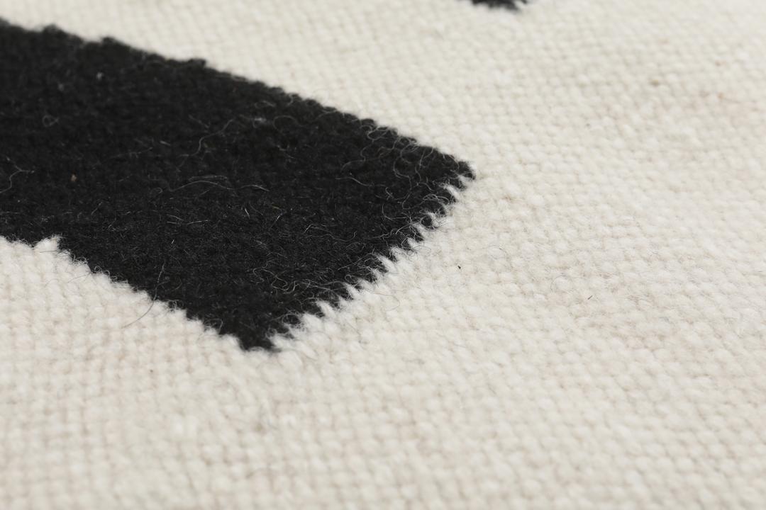 Curved - Blanc écru / Noir - 140 x 200 cm