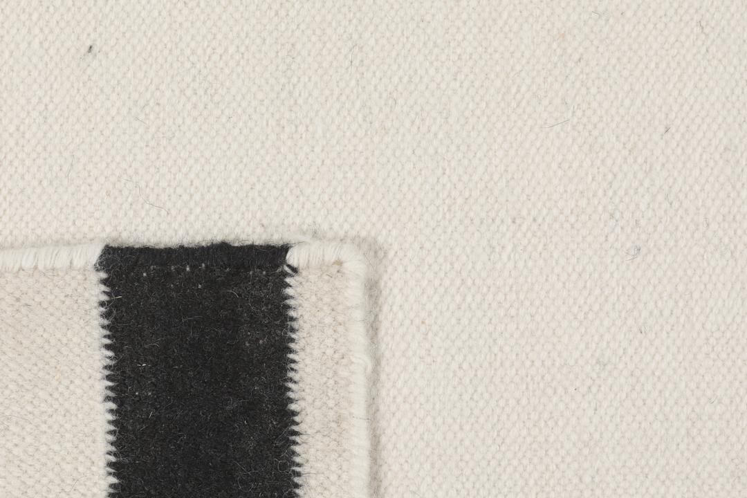 Curved - Blanc écru / Noir - 140 x 200 cm