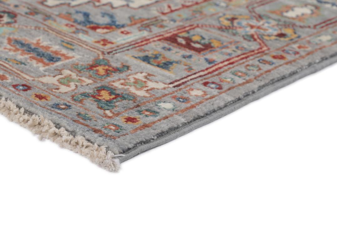 Covor înnodat manual din Orientul Mijlociu cu fundal gri și medalioane geometrice colorate