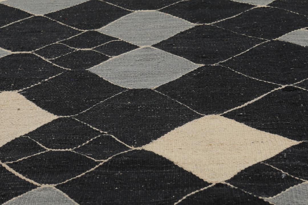 Handgeweven Afghaans kelimkleed met een geometrisch ruitpatroon in zwart en grijs