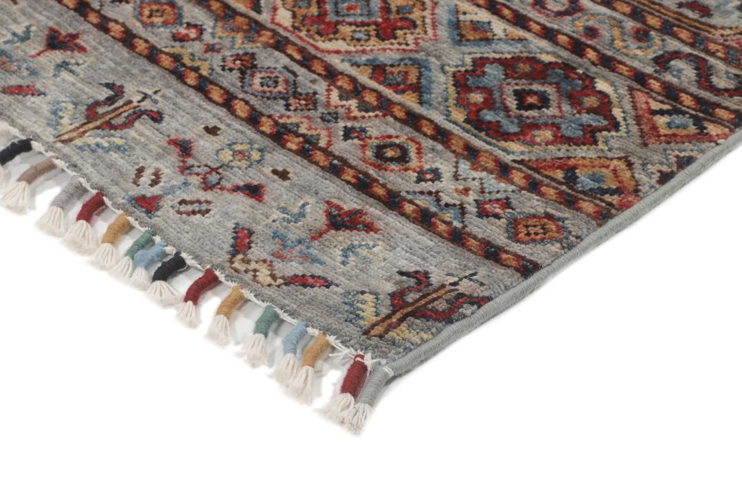 Hand-knotted Middle Eastern rug in grey Wool with traditional geometric motifs