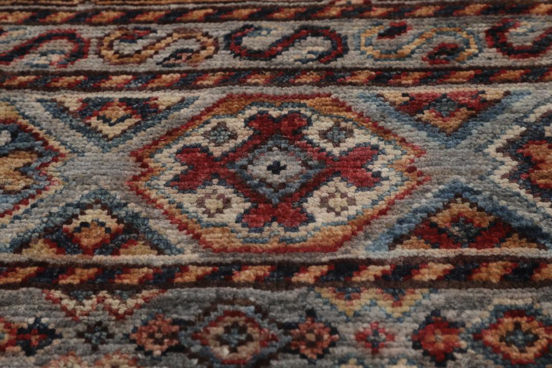 Hand-knotted Middle Eastern rug in grey Wool with traditional geometric motifs