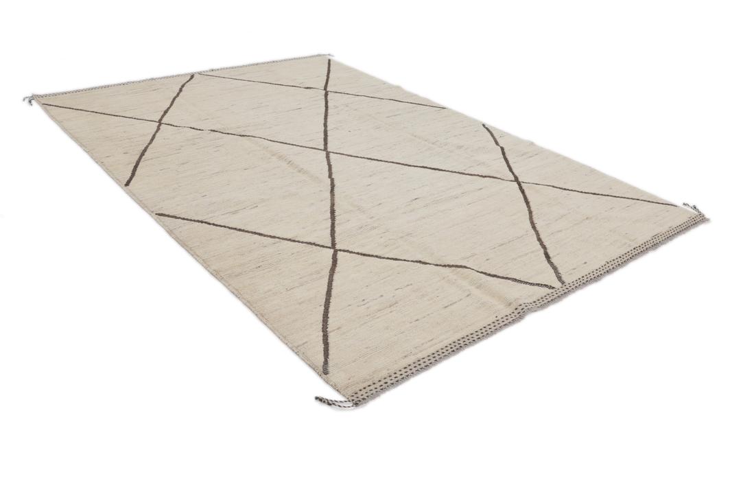 Handgeknoopt Afghaans tapijt met een beige veld en donker ruitpatroon