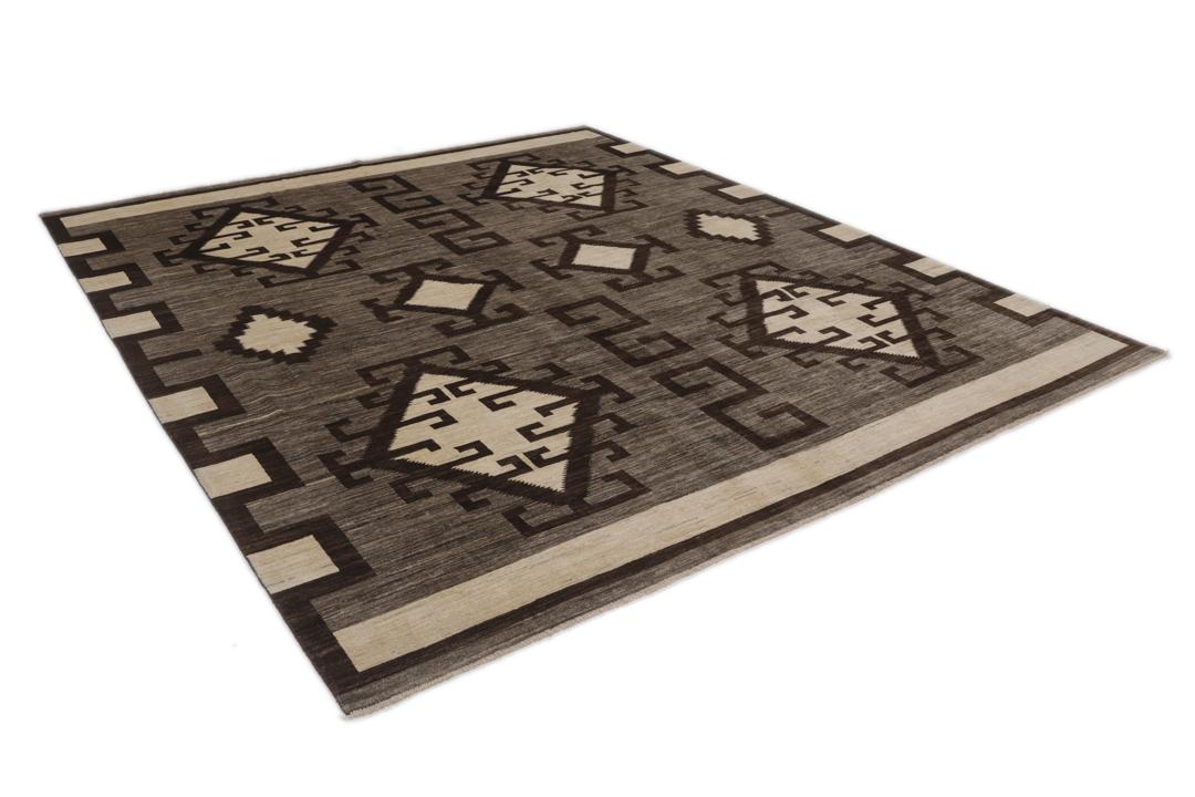 Handgeknoopt Afghaans tapijt met geometrische patronen in grijs en beige