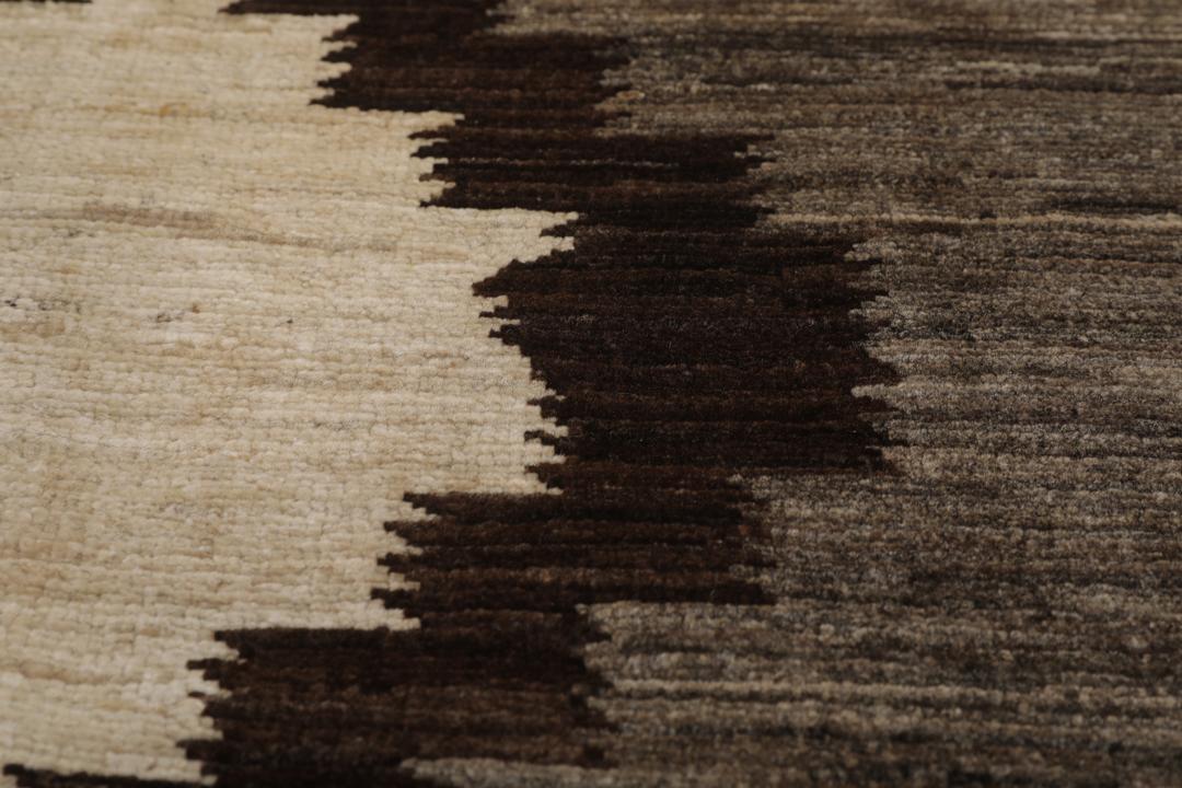Handgeknoopt Afghaans tapijt met geometrische patronen in grijs en beige