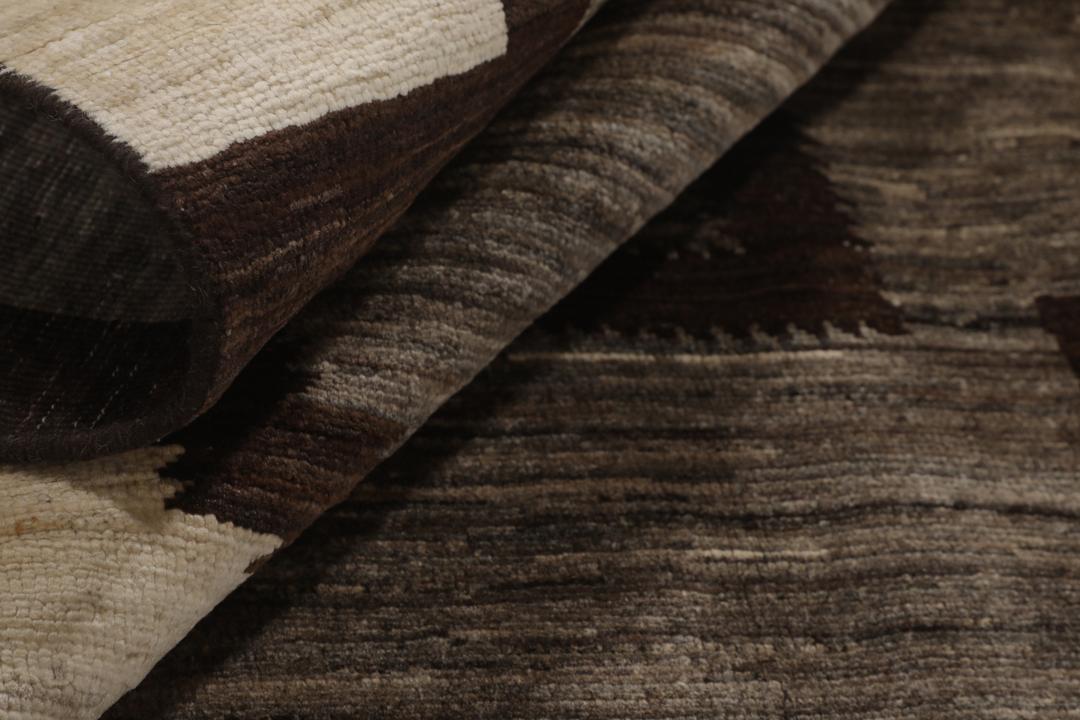 Handgeknoopt Afghaans tapijt met geometrische patronen in grijs en beige