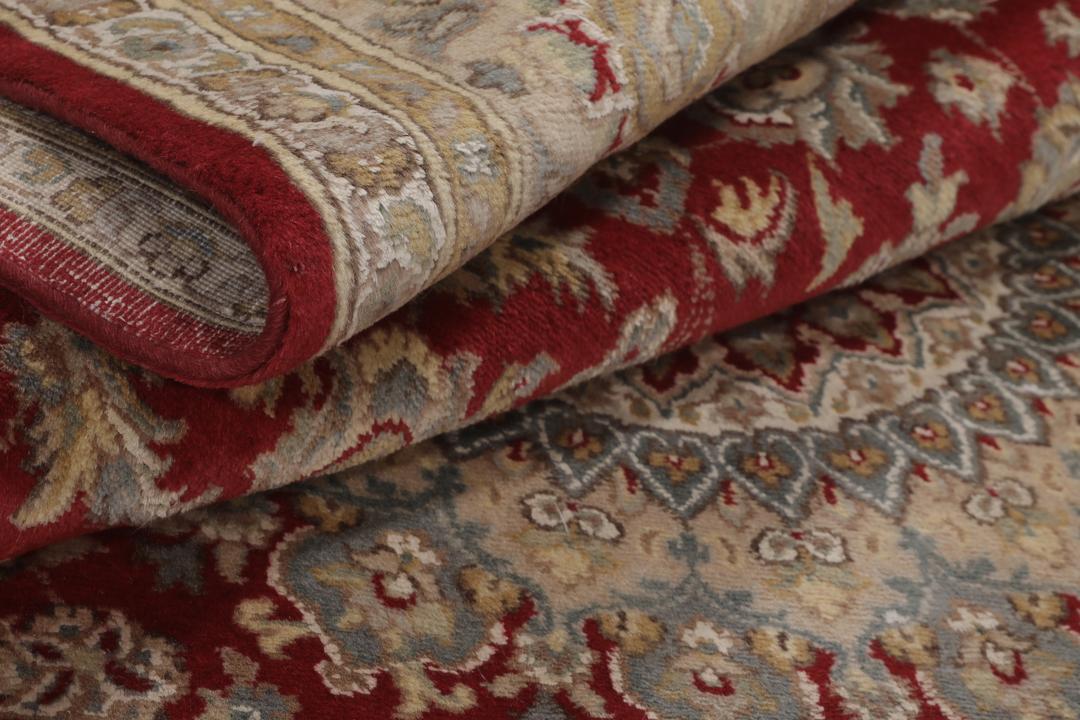 Ręcznie wiązany dywan Tabriz z czerwonym polem i misternym kwiatowym wzorem medalionu z Indii