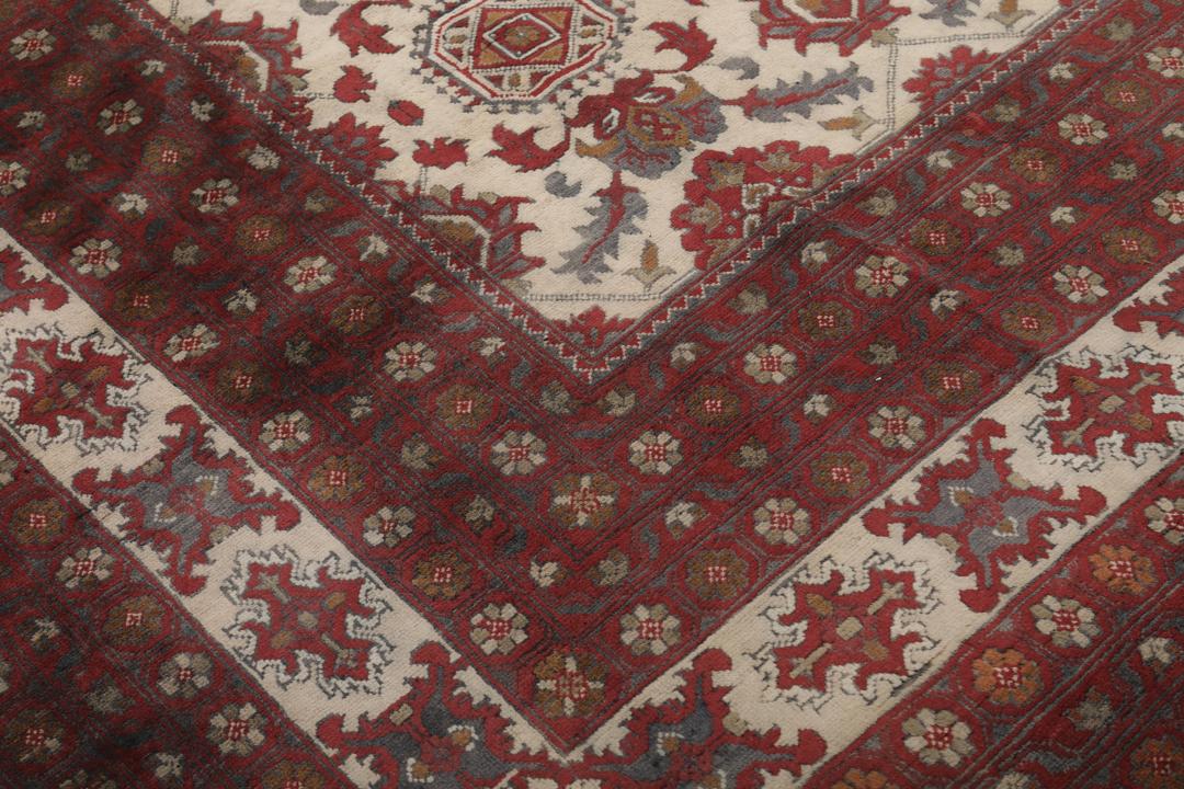 A hand-knotted Kunduz rug from Afghanistan with a red and beige colour palette.