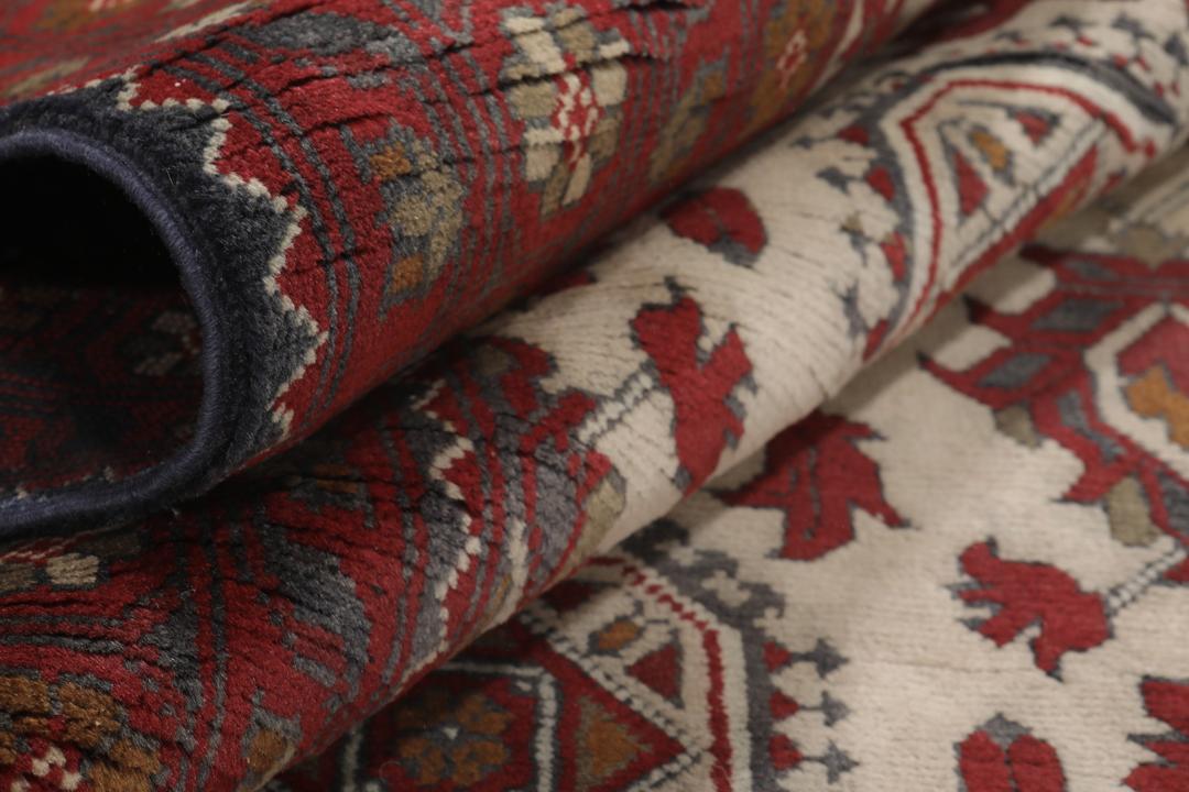 A hand-knotted Kunduz rug from Afghanistan with a red and beige colour palette.