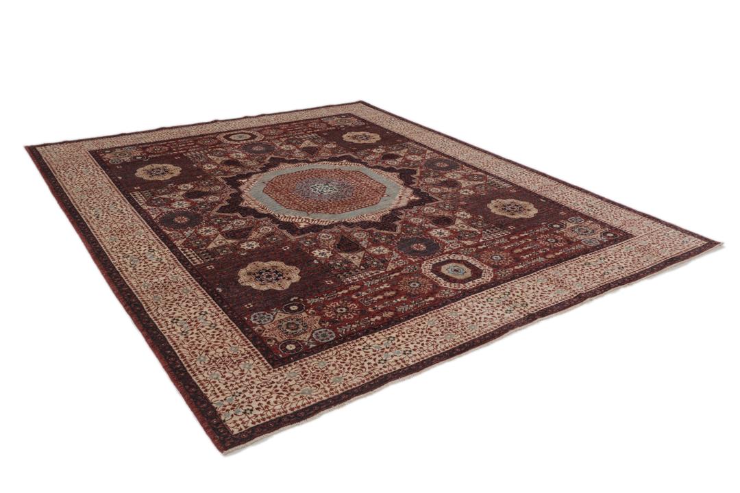 Et håndknyttet Mamluk-tæppe fra Afghanistan i røde og beige nuancer.