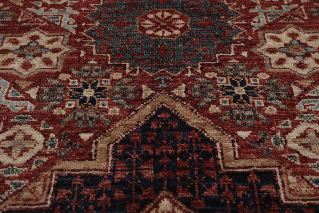 Mamluk-tæppe fra Afghanistan i mørkerøde og beige nuancer