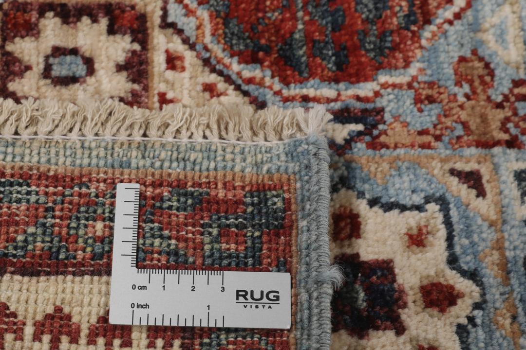 Et håndknyttet Mamluk-tæppe fra Afghanistan med et rødt og blåt geometrisk mønster.