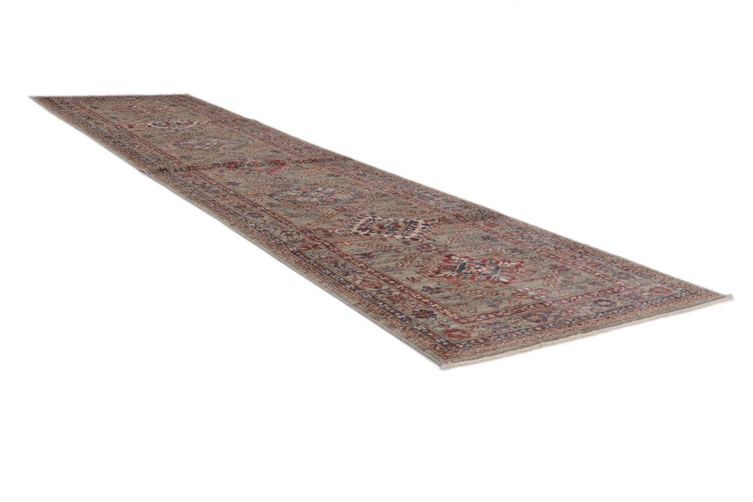 Covor tip pasarelă Kazak înnodat manual din Afganistan, cu medalioane geometrice în tonuri de gri.