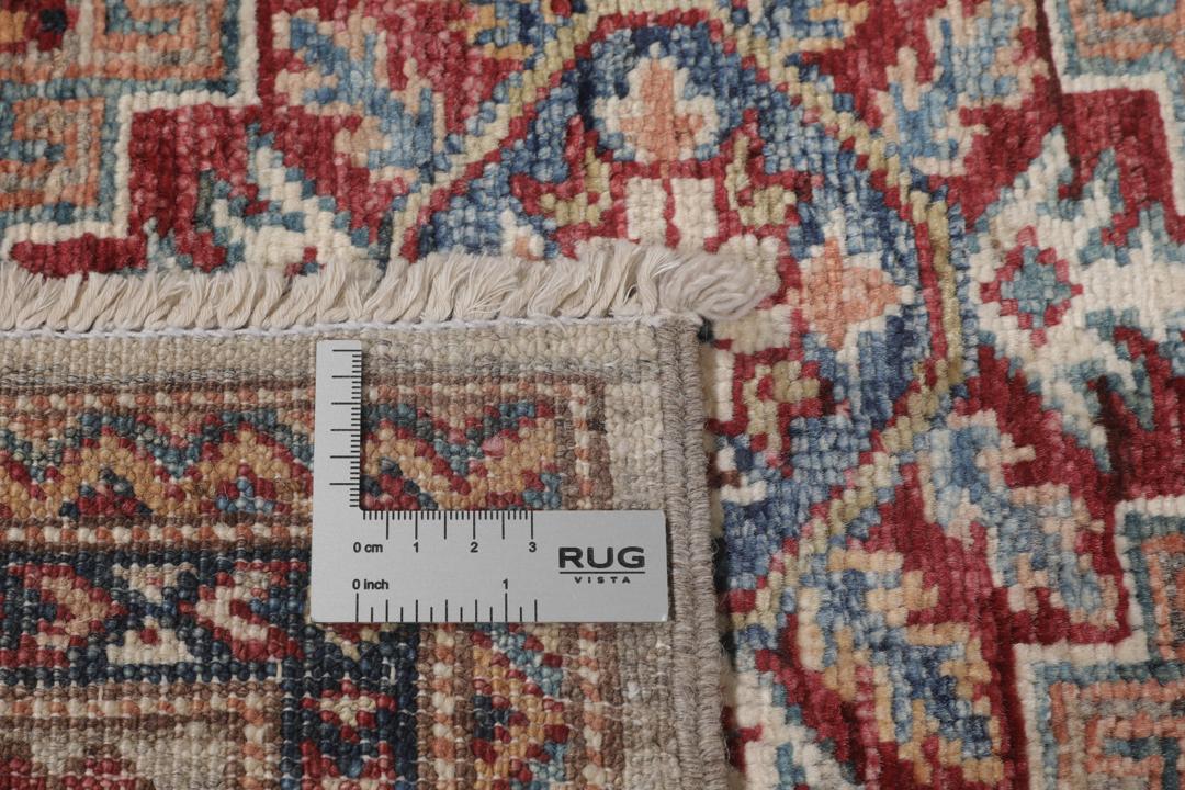 Covor tip pasarelă Kazak înnodat manual din Afganistan, cu medalioane geometrice în tonuri de gri.