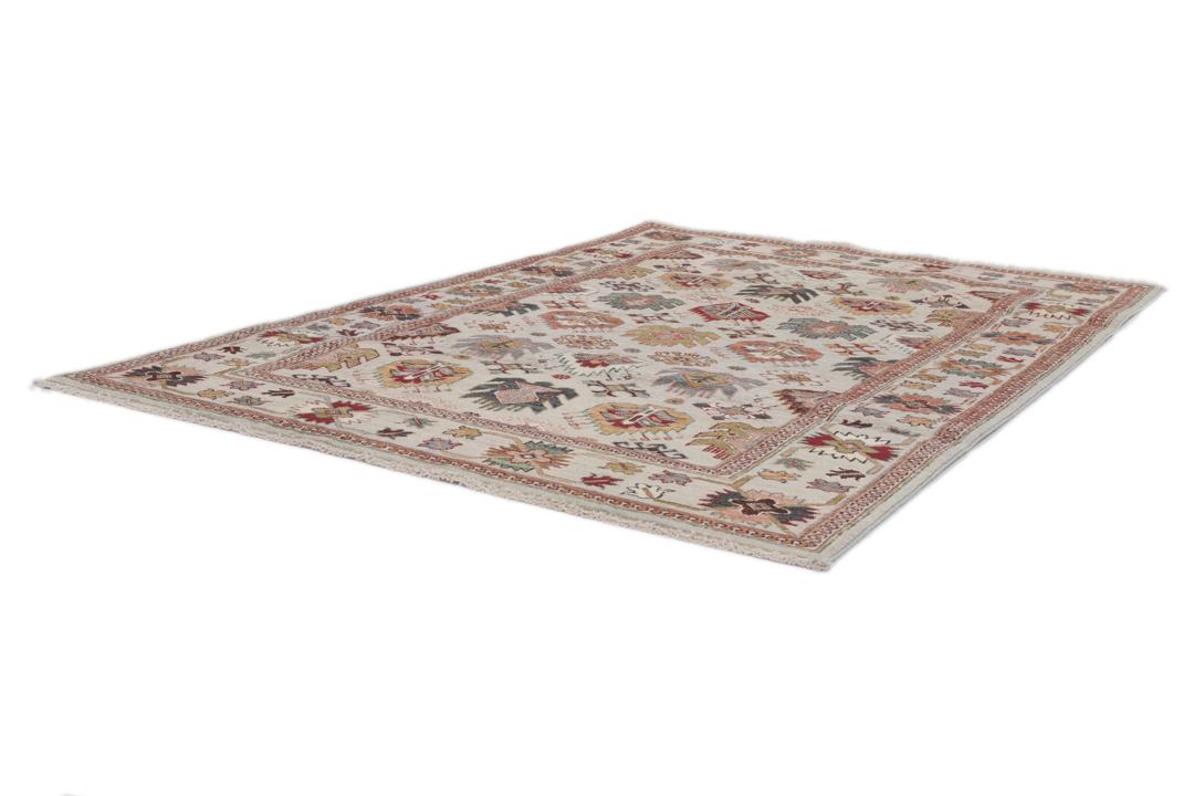 Tapis Kazak noué à la main originaire d'Afghanistan avec un fond gris et des motifs traditionnels.