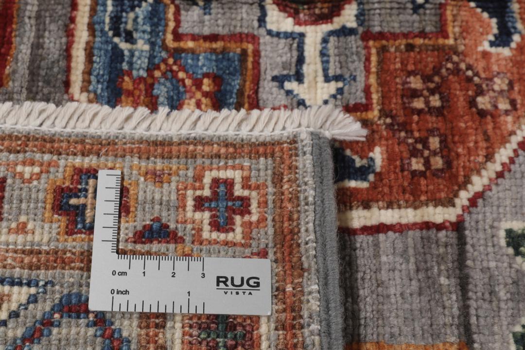 Håndknyttet afghansk tæppe med medaljonmønstre i grå og flerfarvede toner
