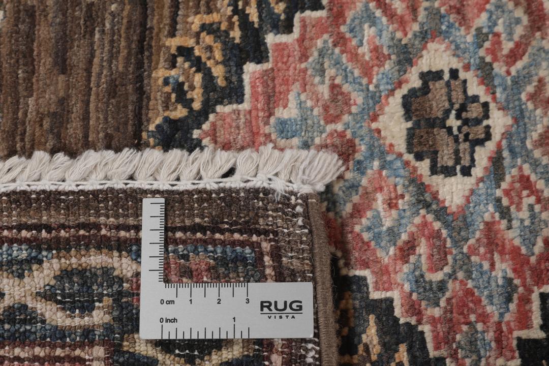 Covor afgan Kazak înnodat manual cu un câmp maro și modele geometrice complexe