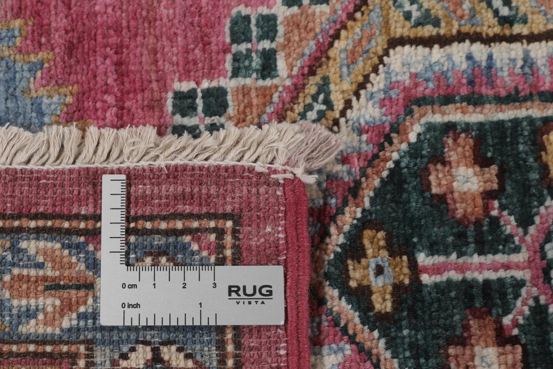 Un covor roșu vibrant Kazak Ariana cu medalioane geometrice complexe, înnodat manual în Afganistan.
