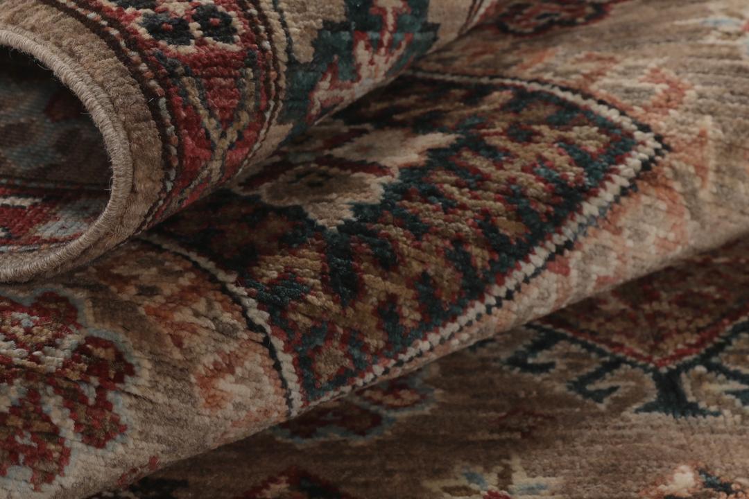Handgeknüpfter Kazak Ariana Teppich mit traditionellen Mustern in Brauntönen aus Afghanistan